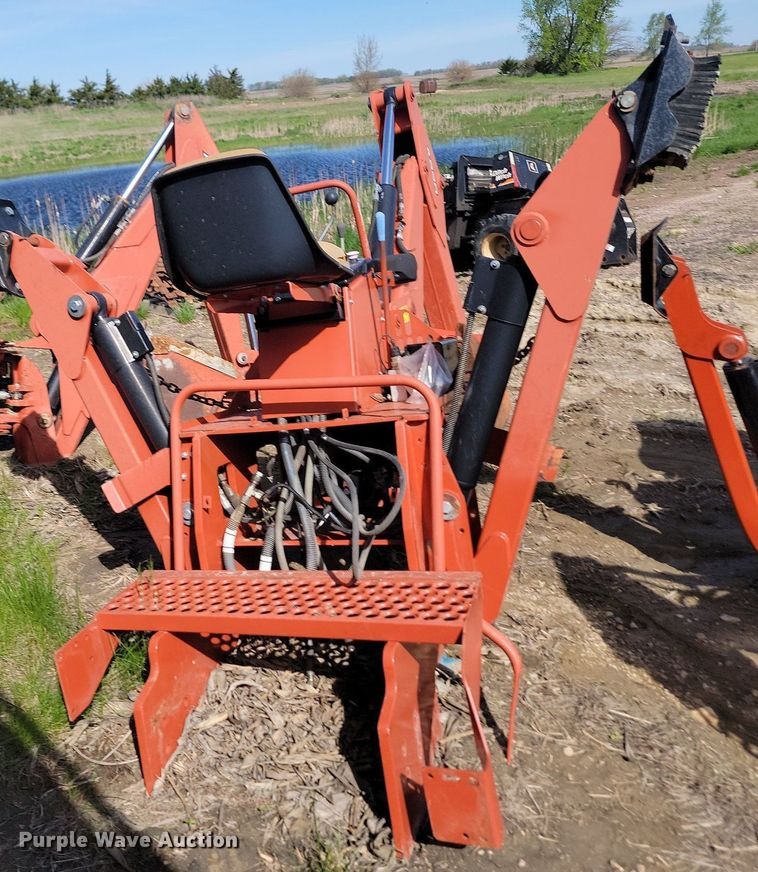 image for item NZ9857 2015 Ditch Witch A920 backhoe attachment