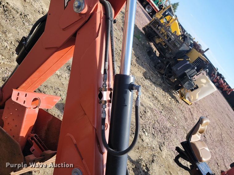 image for item NZ9857 2015 Ditch Witch A920 backhoe attachment