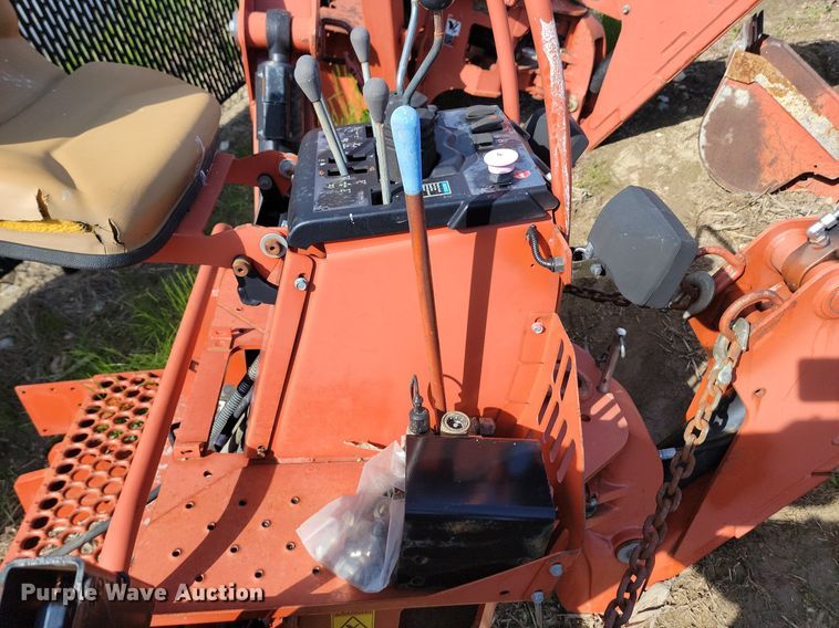 image for item NZ9857 2015 Ditch Witch A920 backhoe attachment