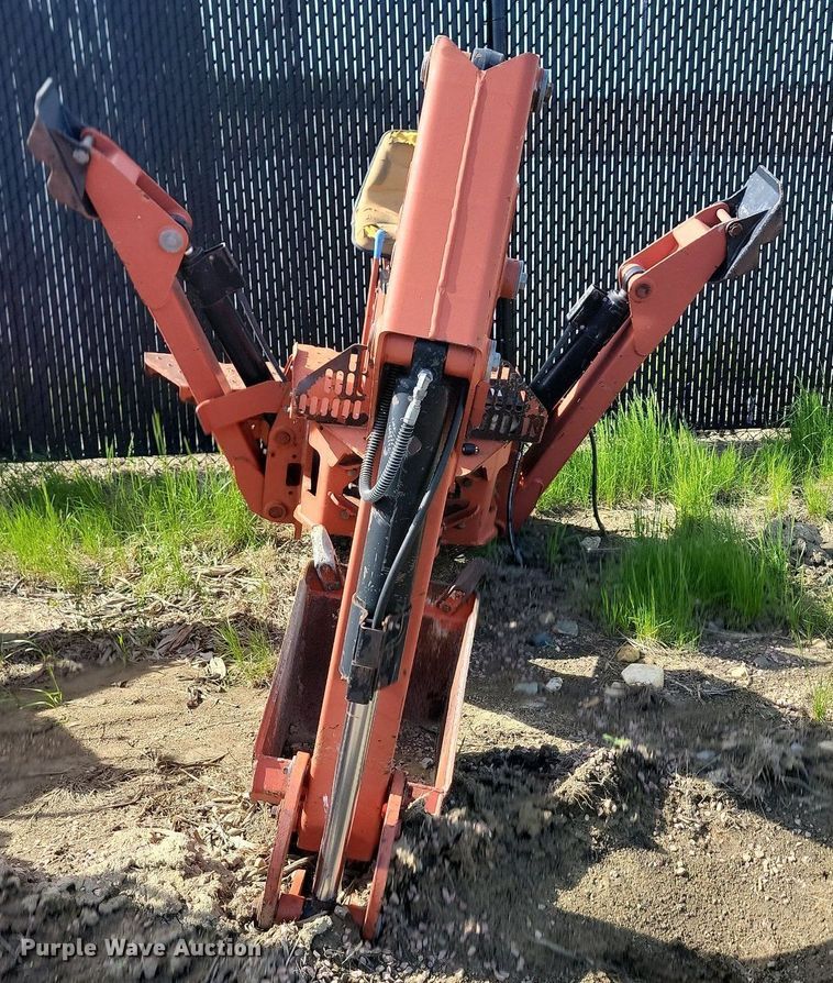 image for item NZ9858 Ditch Witch  A920 backhoe attachment