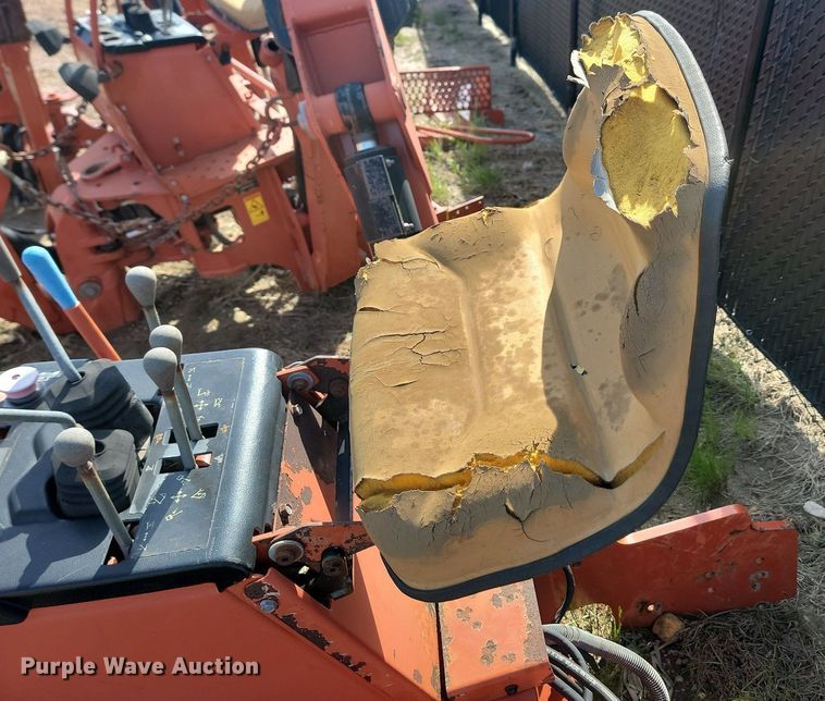 image for item NZ9858 Ditch Witch  A920 backhoe attachment