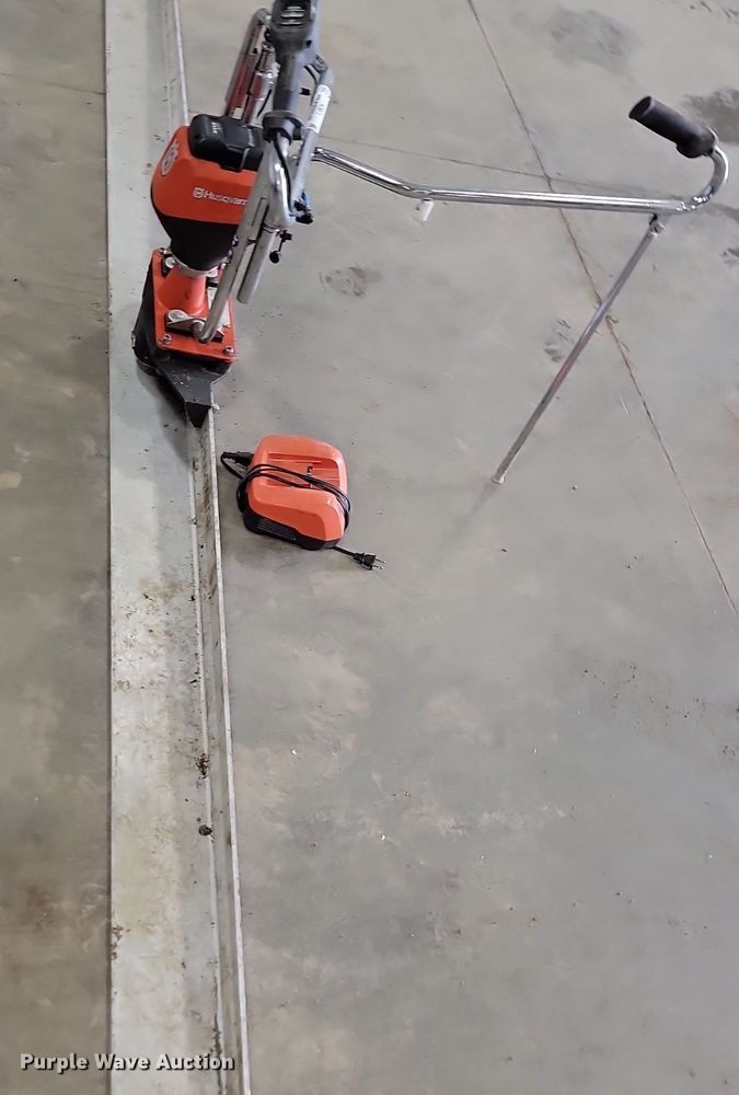 image for item NZ9871 2021 Husqvarna  BV301 vibrating screed