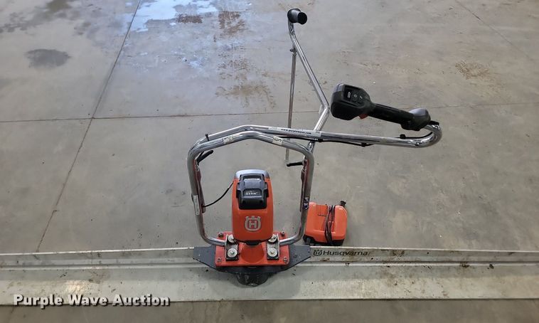 image for item NZ9871 2021 Husqvarna  BV301 vibrating screed