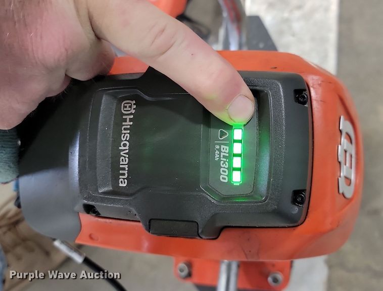 image for item NZ9871 2021 Husqvarna  BV301 vibrating screed