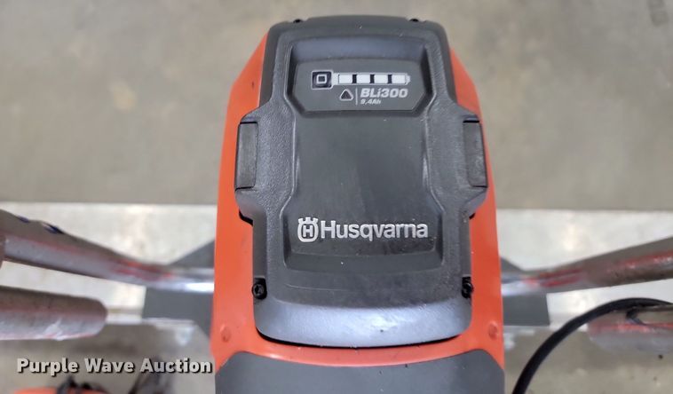 image for item NZ9871 2021 Husqvarna  BV301 vibrating screed