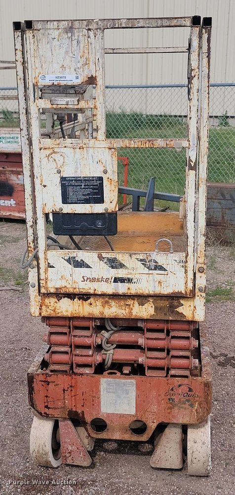 image for item NZ9878 1998 Snorkel SL-19 scissor lift
