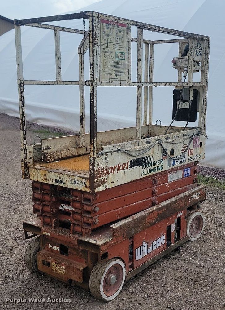 image for item NZ9878 1998 Snorkel SL-19 scissor lift