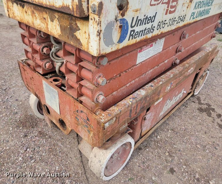 image for item NZ9878 1998 Snorkel SL-19 scissor lift