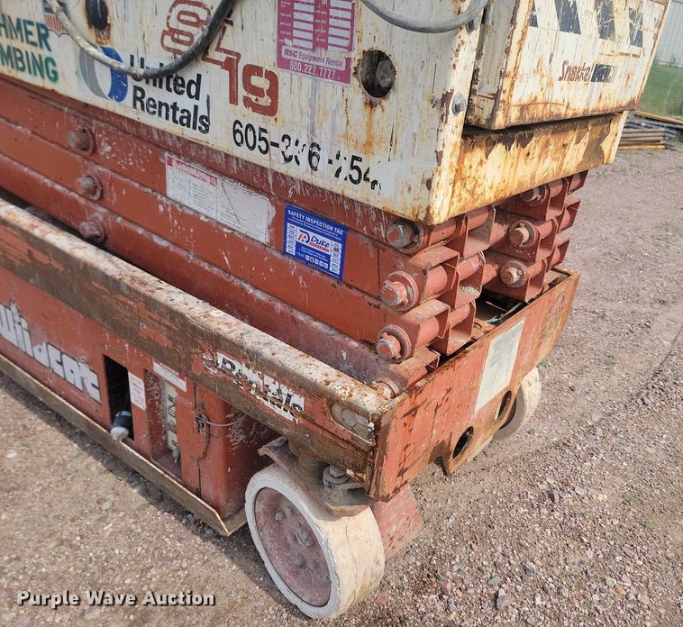 image for item NZ9878 1998 Snorkel SL-19 scissor lift