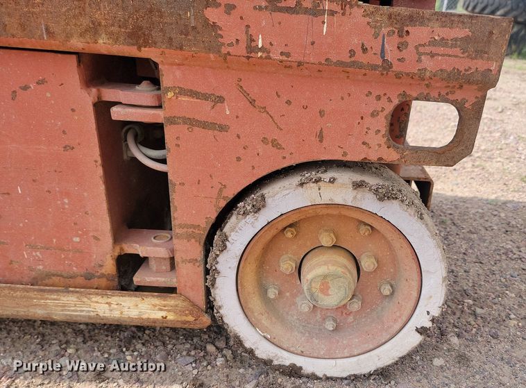 image for item NZ9878 1998 Snorkel SL-19 scissor lift