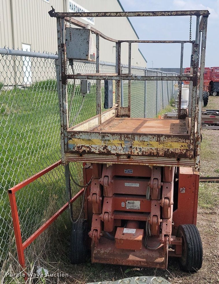 image for item NZ9879 1993 Snorkel 2546 scissor lift