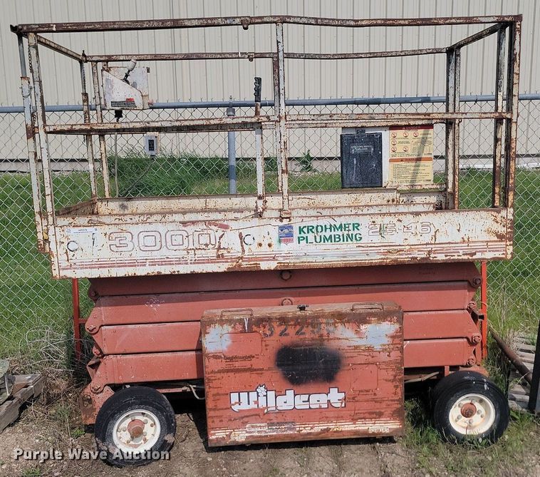 image for item NZ9879 1993 Snorkel 2546 scissor lift