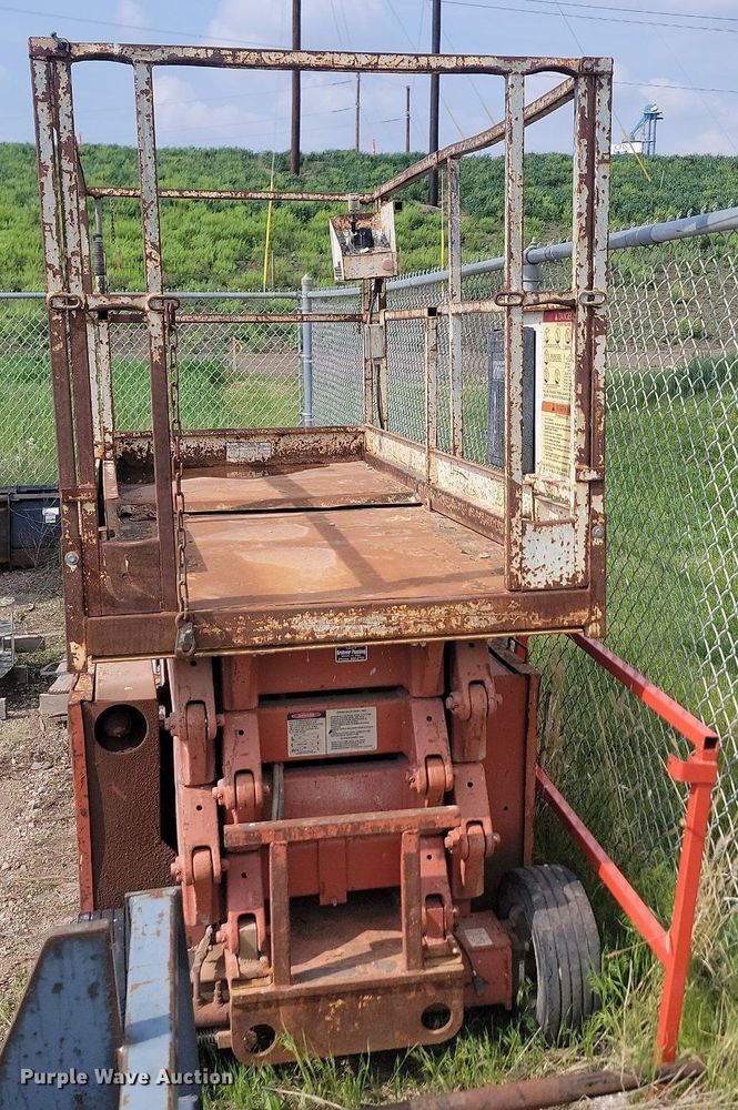 image for item NZ9879 1993 Snorkel 2546 scissor lift