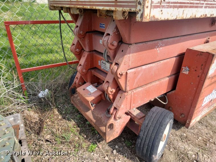 image for item NZ9879 1993 Snorkel 2546 scissor lift