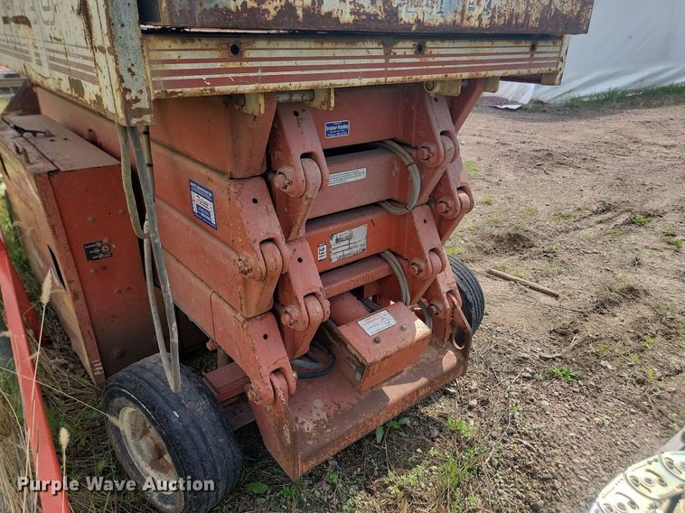 image for item NZ9879 1993 Snorkel 2546 scissor lift