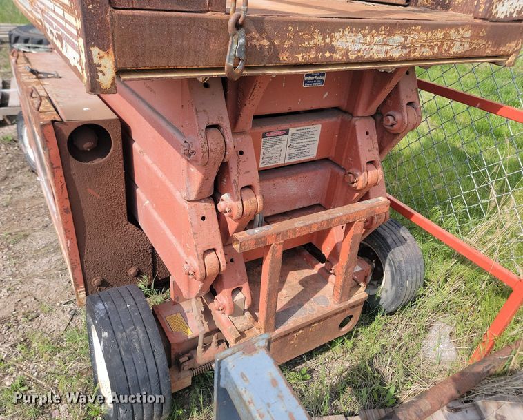image for item NZ9879 1993 Snorkel 2546 scissor lift