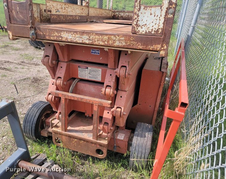 image for item NZ9879 1993 Snorkel 2546 scissor lift
