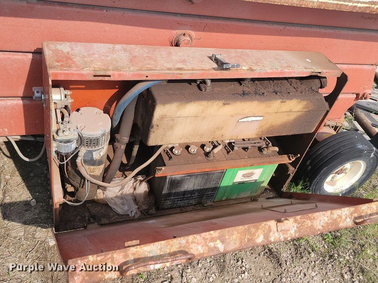 image for item NZ9879 1993 Snorkel 2546 scissor lift