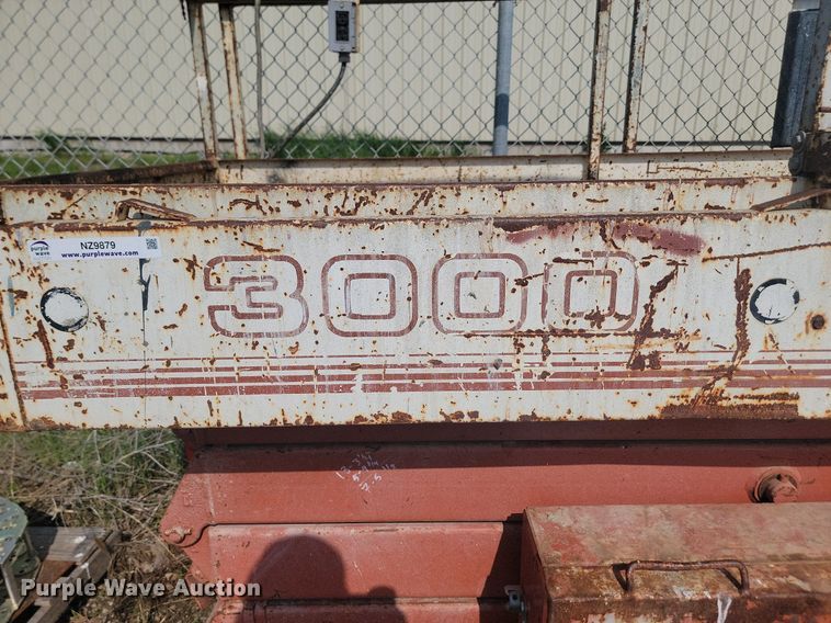 image for item NZ9879 1993 Snorkel 2546 scissor lift