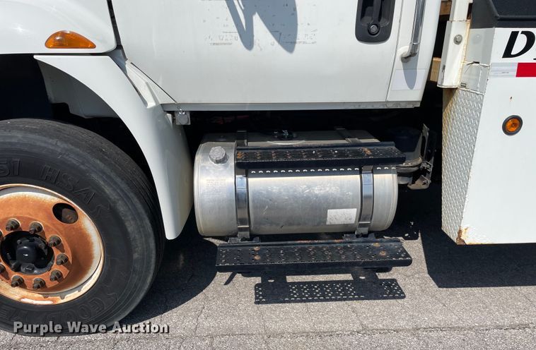 image for item OG9912 2014 International  4400 sewer jetter truck