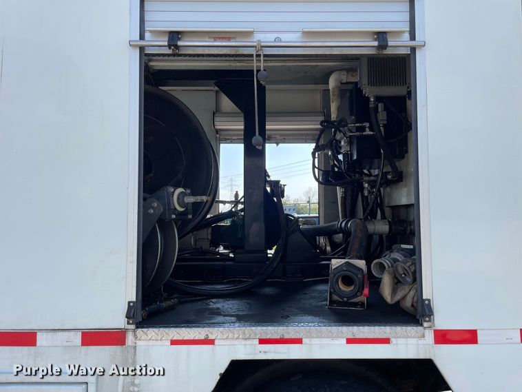 image for item OG9912 2014 International  4400 sewer jetter truck