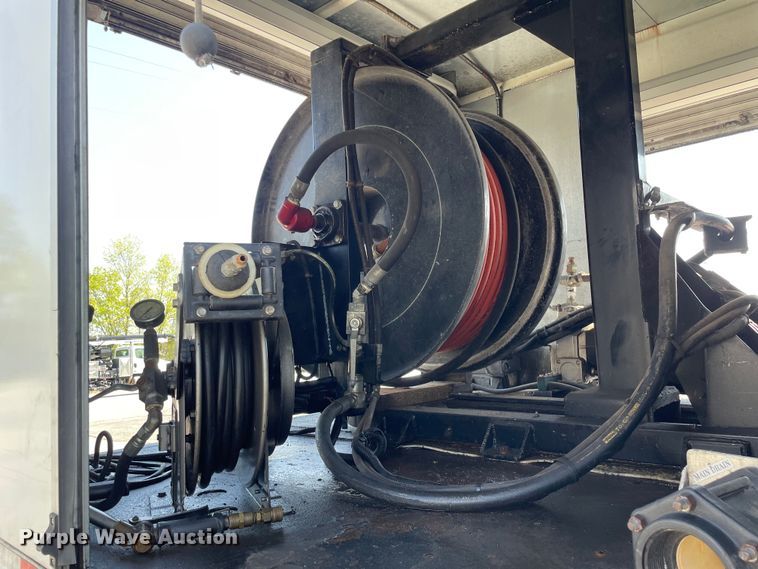 image for item OG9912 2014 International  4400 sewer jetter truck