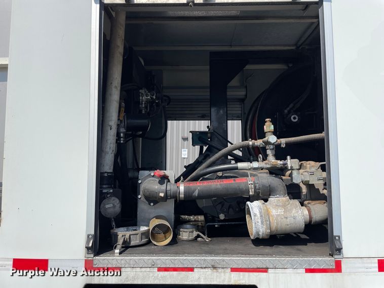 image for item OG9912 2014 International  4400 sewer jetter truck