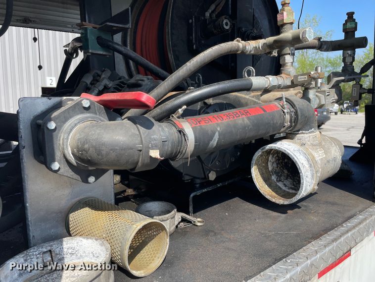 image for item OG9912 2014 International  4400 sewer jetter truck