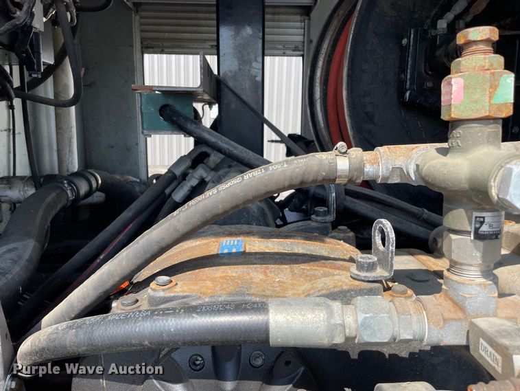 image for item OG9912 2014 International  4400 sewer jetter truck