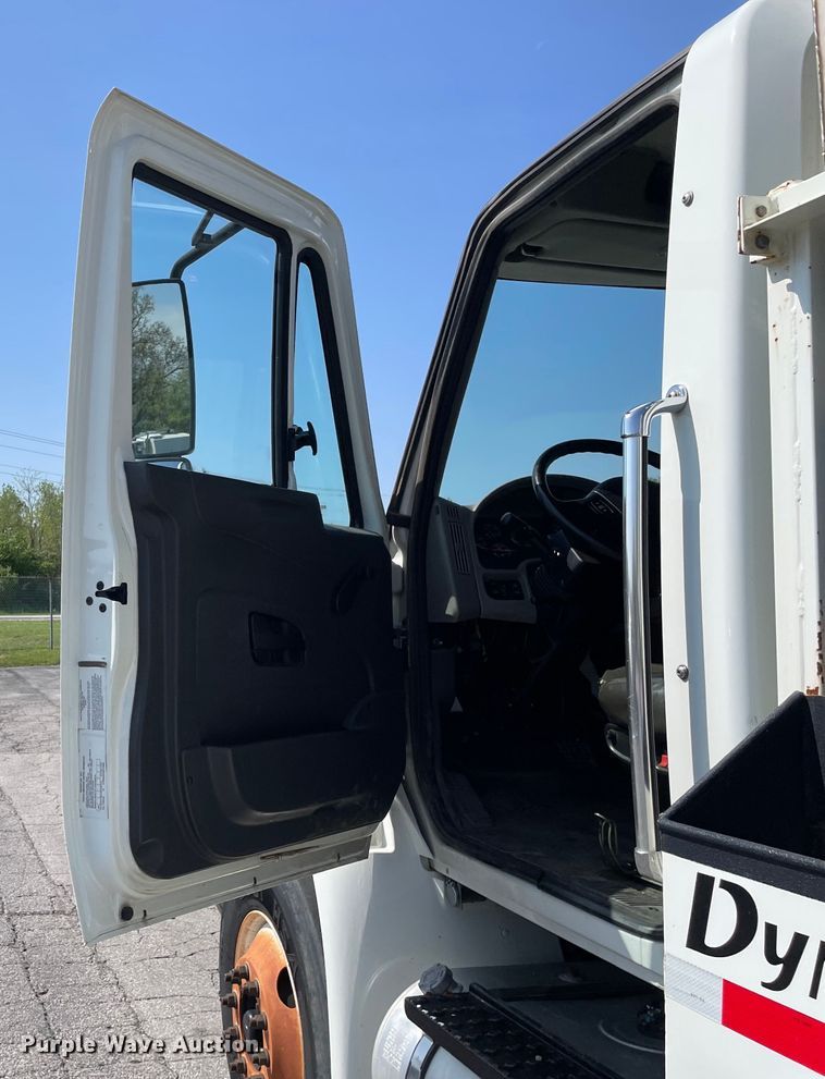 image for item OG9912 2014 International  4400 sewer jetter truck