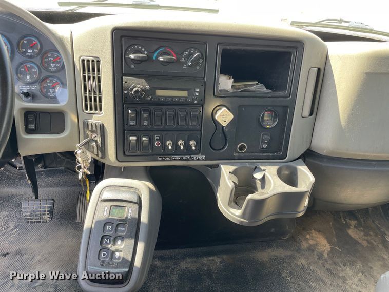 image for item OG9912 2014 International  4400 sewer jetter truck