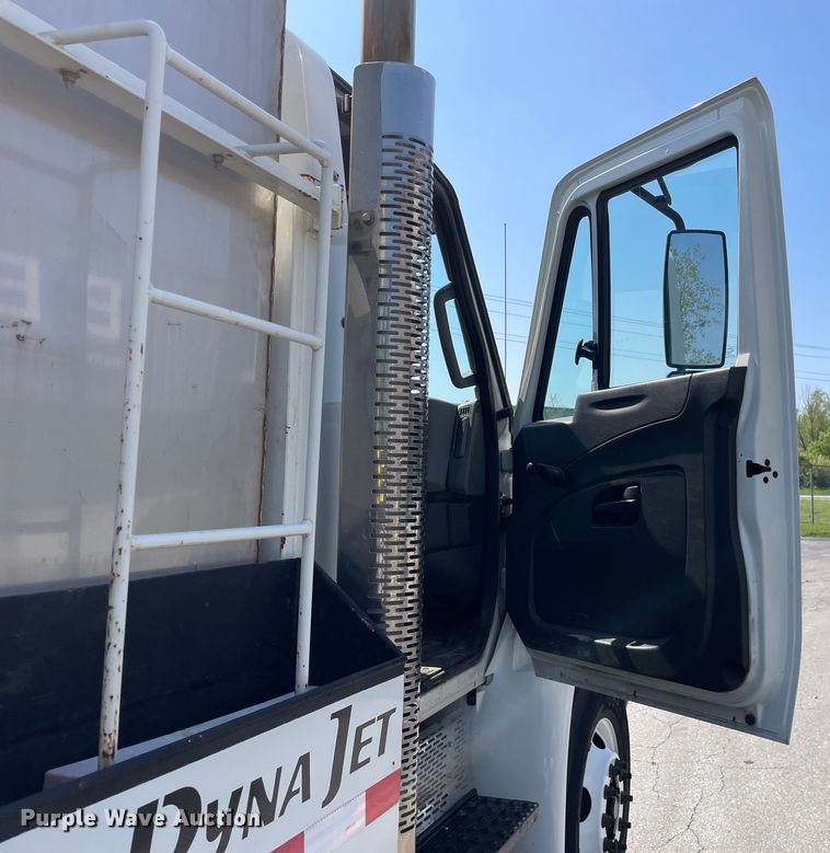 image for item OG9912 2014 International  4400 sewer jetter truck