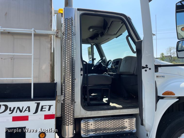 image for item OG9912 2014 International  4400 sewer jetter truck