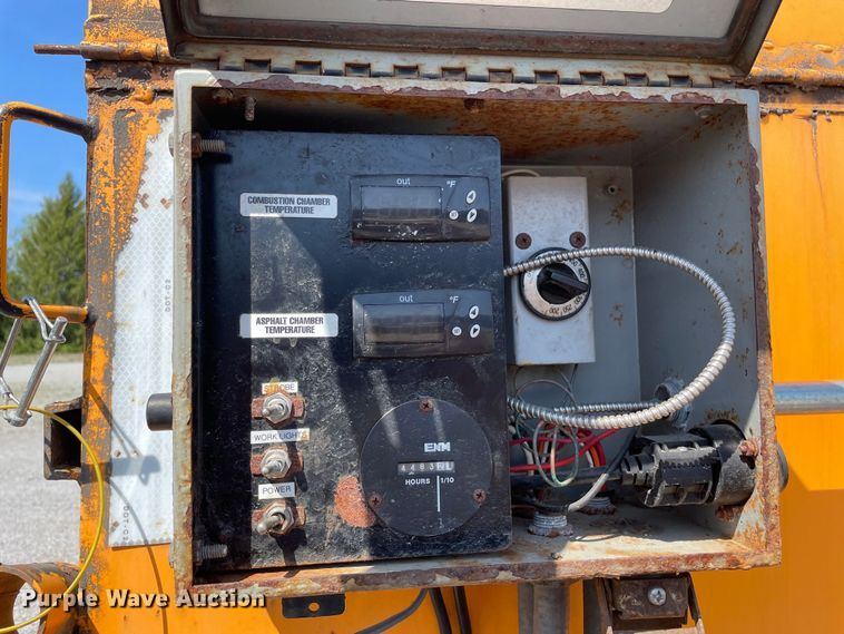 image for item OG9914 2014 Keizer-Morris 8000T asphalt hot box trailer