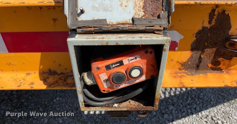 image for item OG9914 2014 Keizer-Morris 8000T asphalt hot box trailer