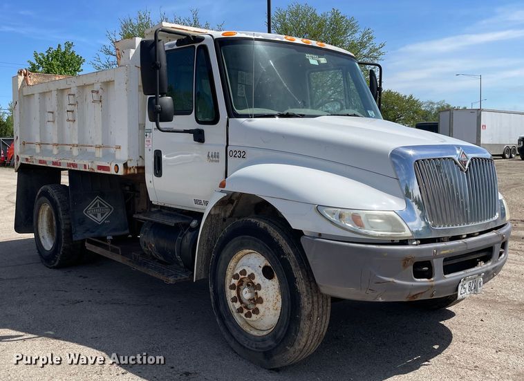 image for item OG9916 2003 International  4400 dump truck