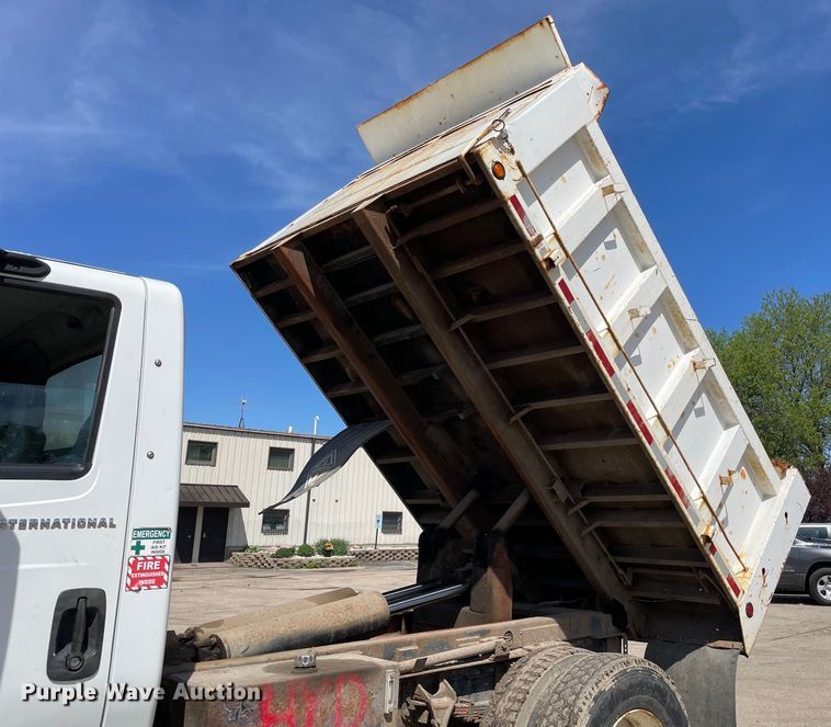 image for item OG9916 2003 International  4400 dump truck