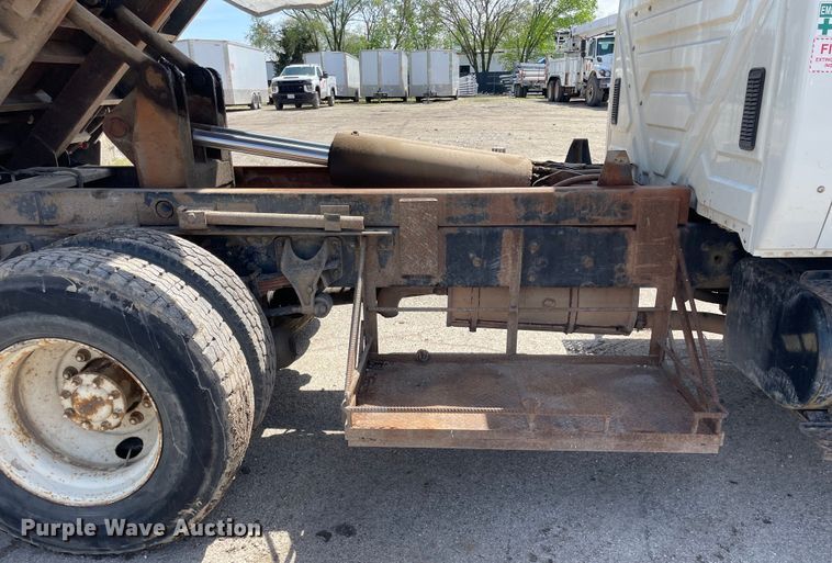 image for item OG9916 2003 International  4400 dump truck