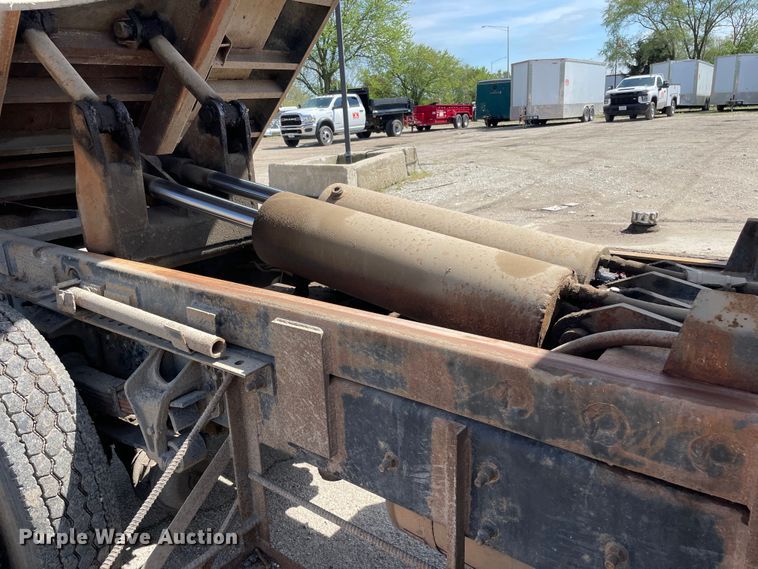 image for item OG9916 2003 International  4400 dump truck