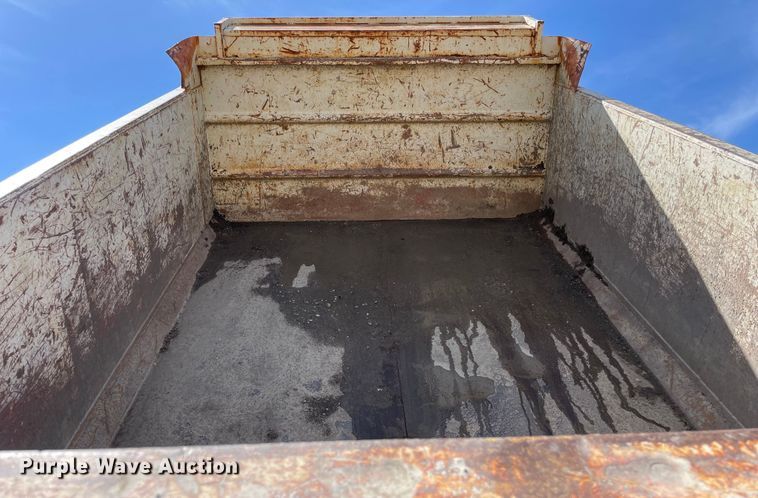 image for item OG9916 2003 International  4400 dump truck