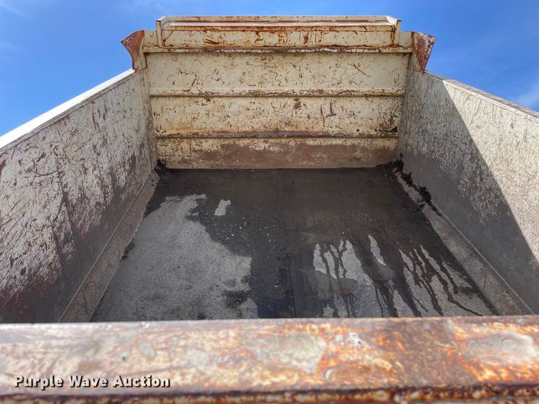 image for item OG9916 2003 International  4400 dump truck