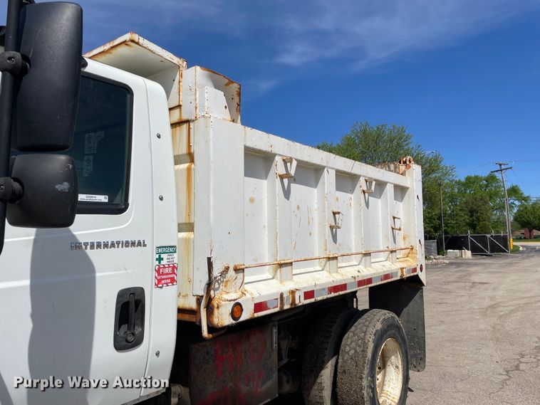 image for item OG9916 2003 International  4400 dump truck