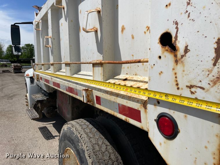 image for item OG9916 2003 International  4400 dump truck