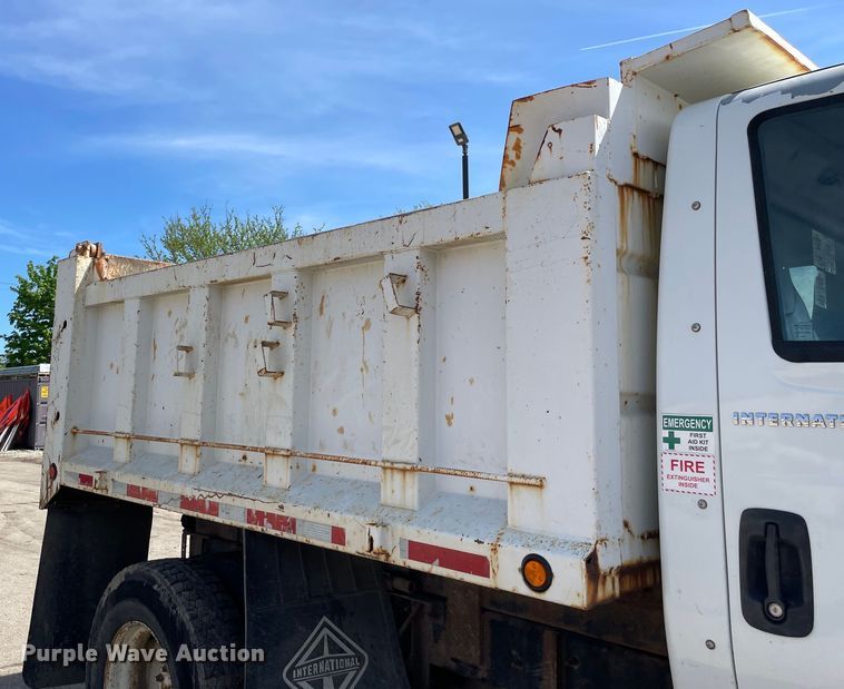 image for item OG9916 2003 International  4400 dump truck