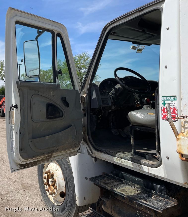 image for item OG9916 2003 International  4400 dump truck