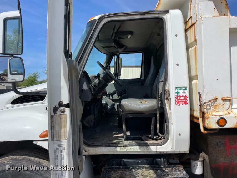 image for item OG9916 2003 International  4400 dump truck