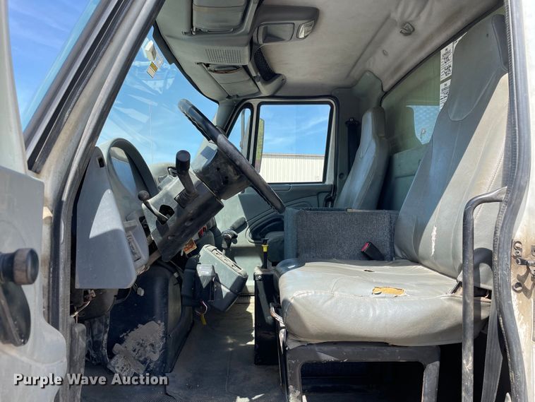 image for item OG9916 2003 International  4400 dump truck