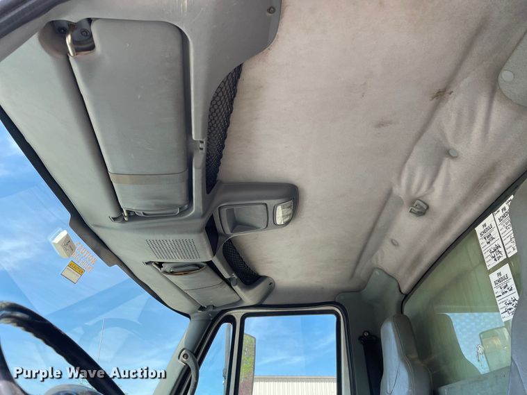 image for item OG9916 2003 International  4400 dump truck