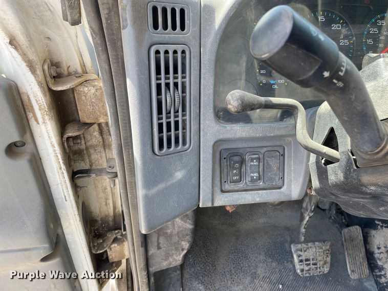 image for item OG9916 2003 International  4400 dump truck