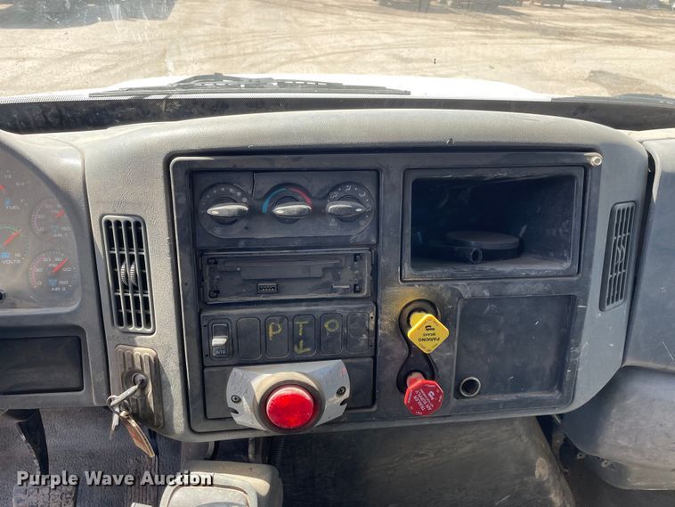 image for item OG9916 2003 International  4400 dump truck